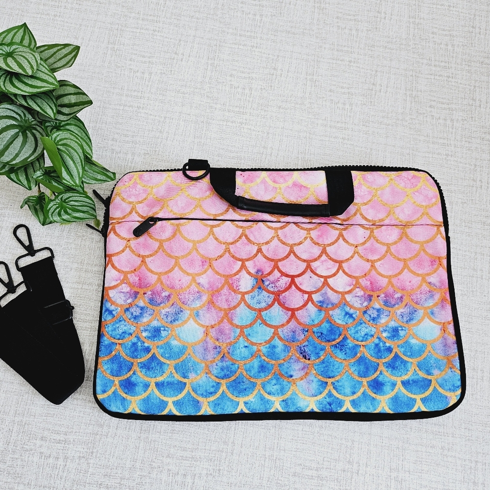 🆑️3/$15 NWOT Mermaid Pattern Pink Blue Gradient Gold Outline Laptop Carrier Bag